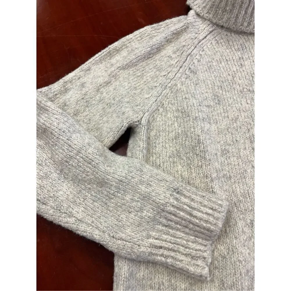 Michael Kors Soft feathered Gray & Tan Rounded Hem Turtleneck Sweater sz M EUC